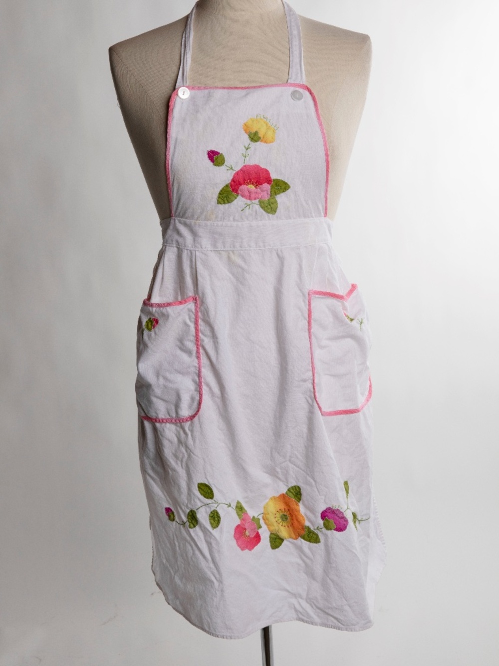 Antique Apron White with Flower Embroidery and Pockets Women